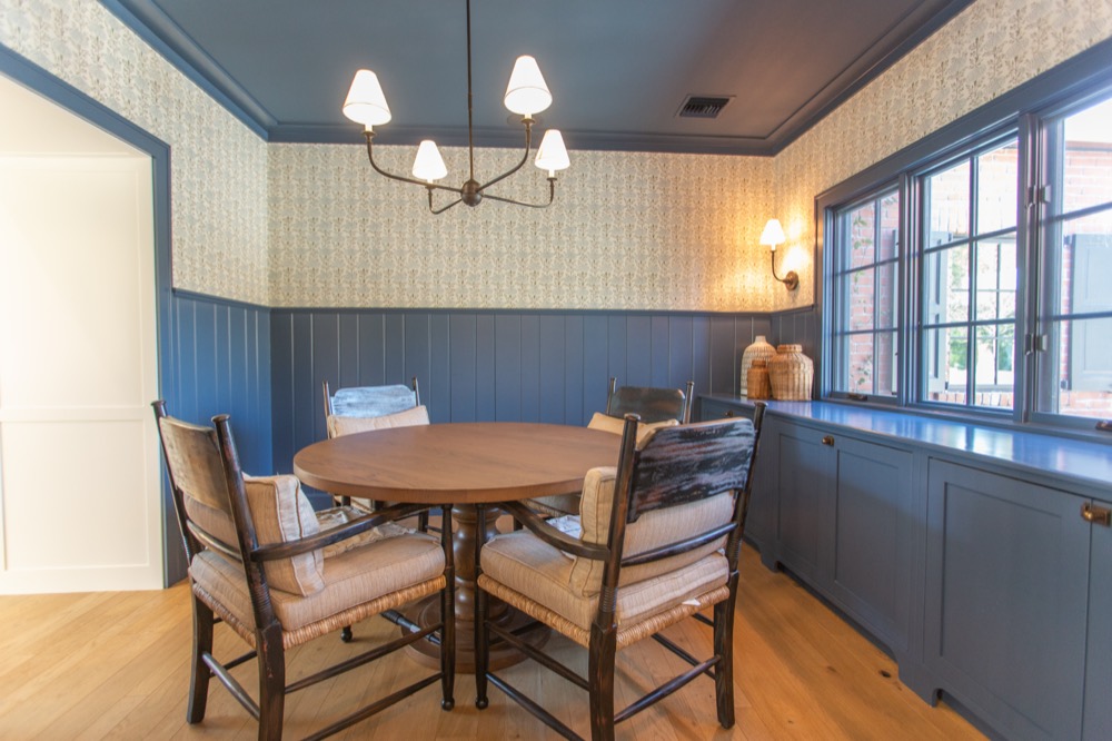 Navy paneled den with round table